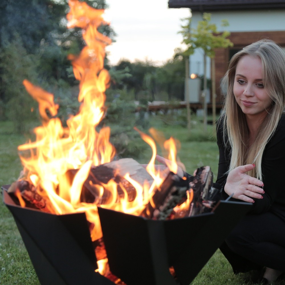 Kratki Basket Feuerstelle in Schwarz aus Stahl