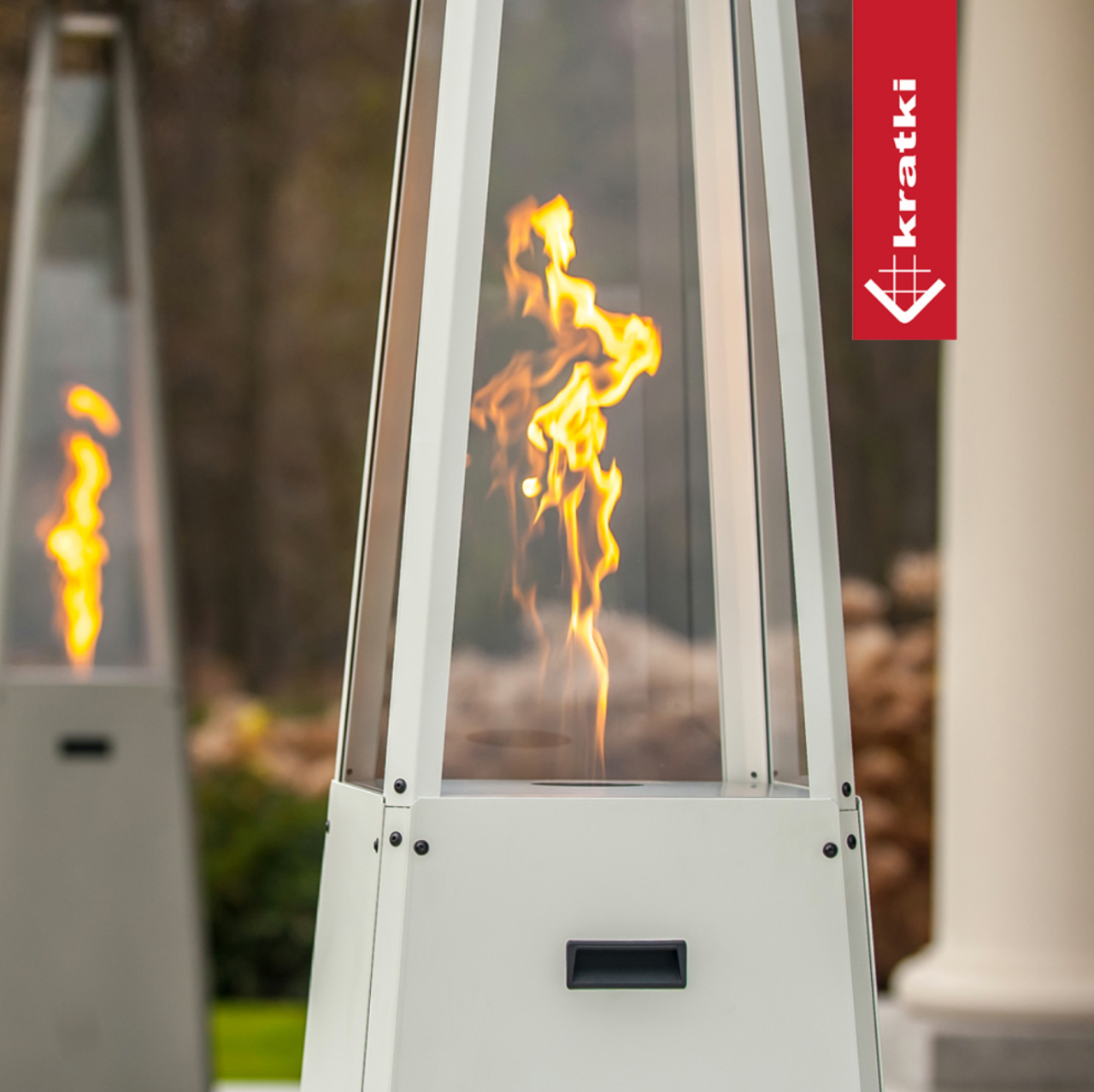 Kratki Umbrella Gaskamin Outdoor in weiss und schwarz