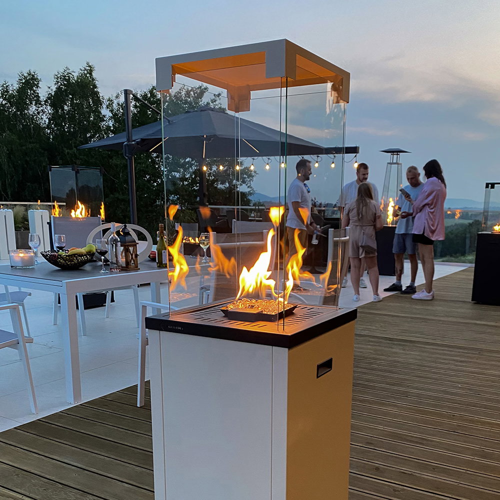 Gas-Feuertisch auf der Terrasse