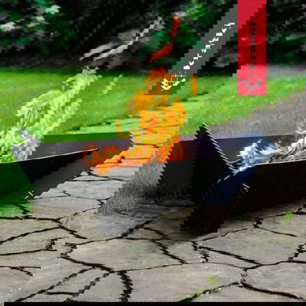 Kratki Triangle Feuerstelle